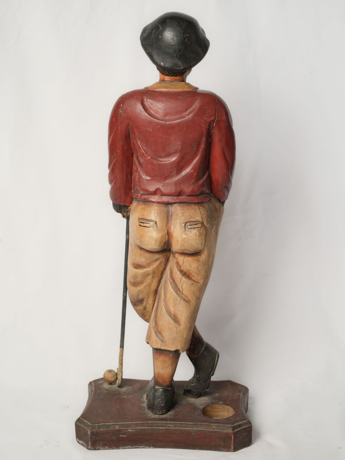 Expressive mid-century golf decor