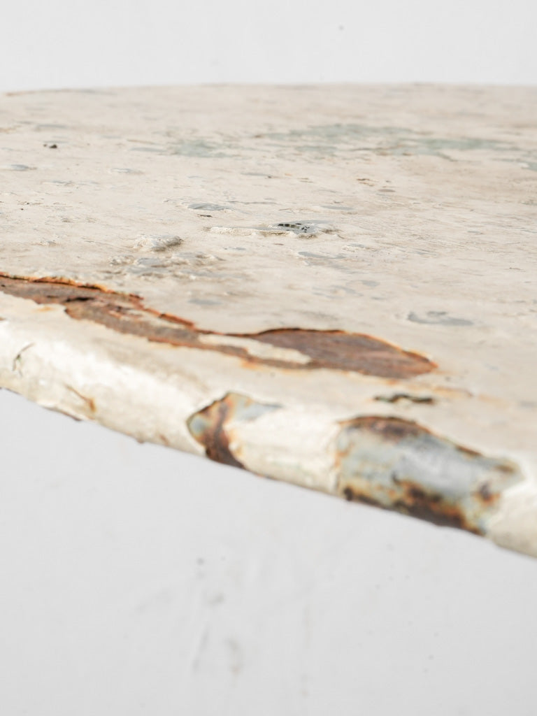 Unique focal point table  