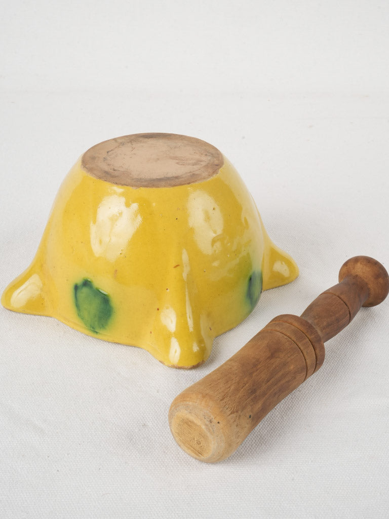 Distinctive green splash mortar design