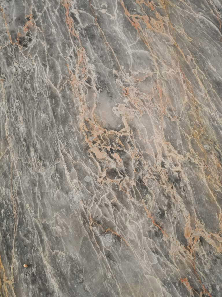 Distinctive honey-toned facade counter