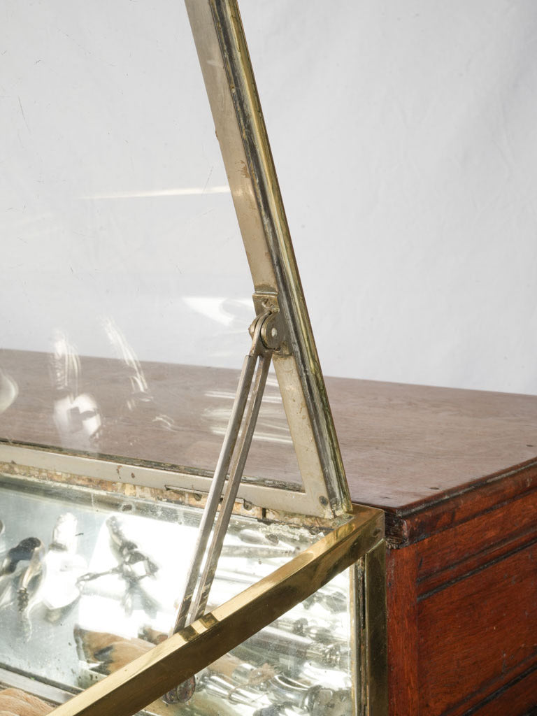 Elegant glazed boutique vitrine