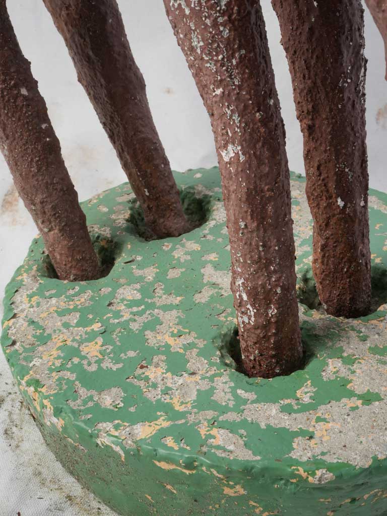 Naïve styled concrete figure  