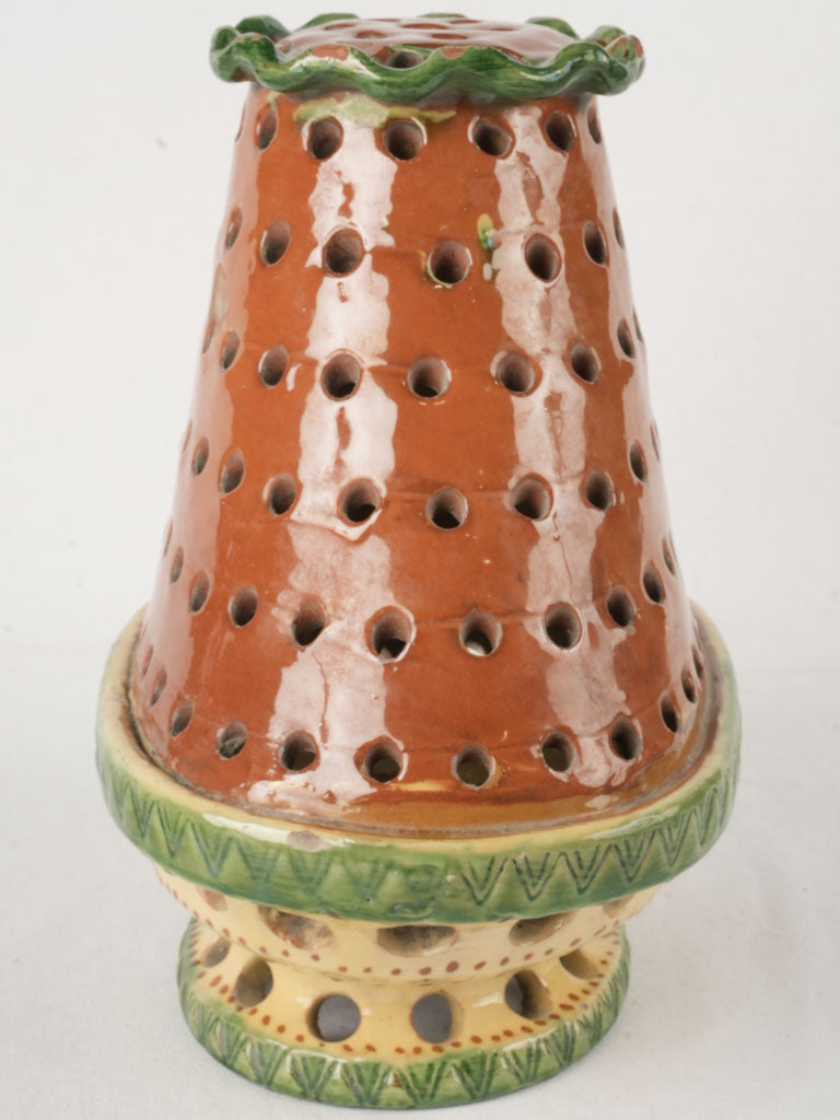 Tiered geometric design artifact