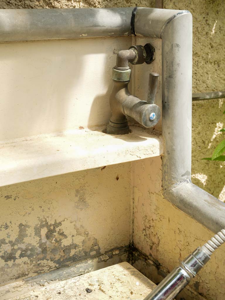 Rust-toned vintage garden washbasin