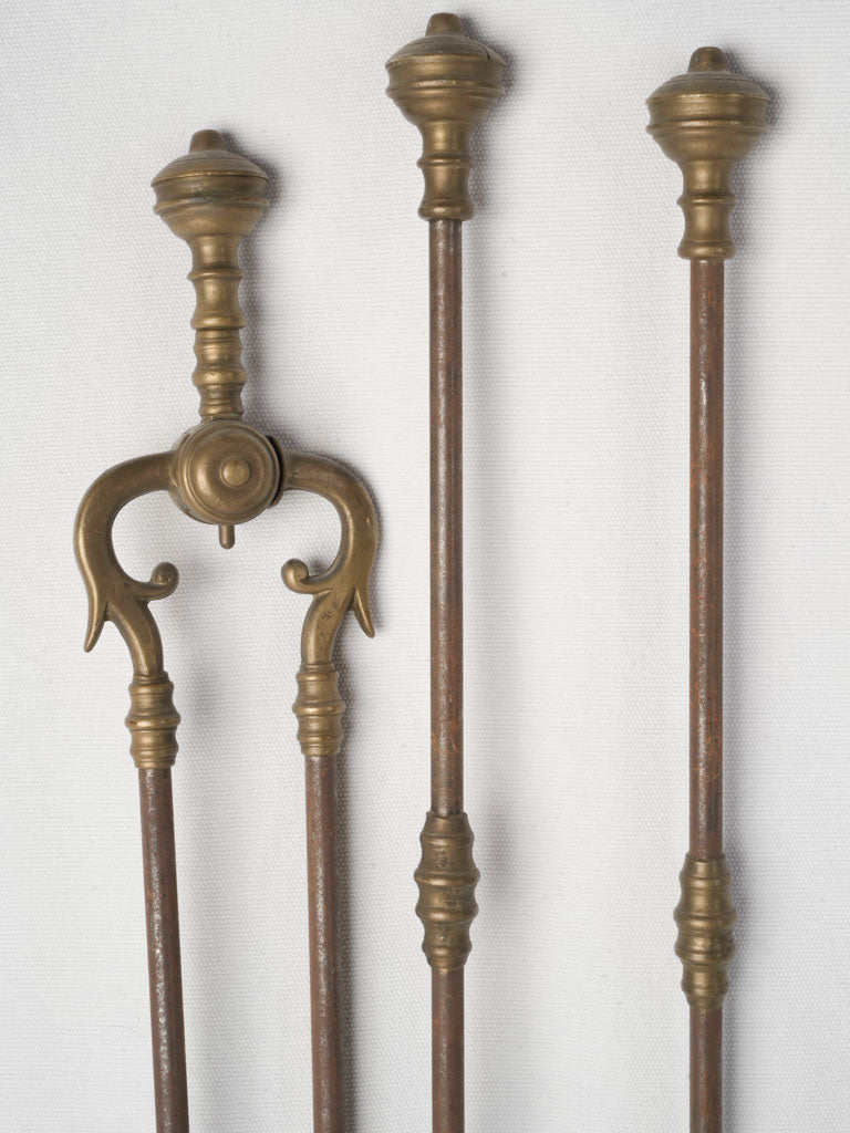 Scalloped-base hearth tools set