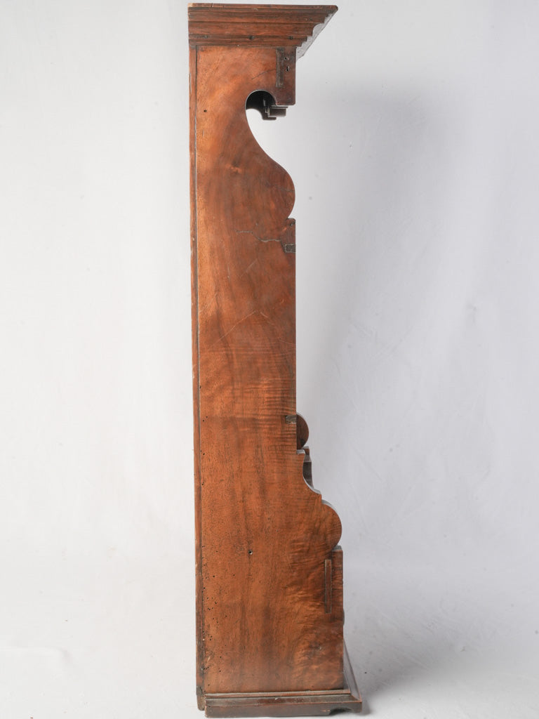 Decorative scalloped Provençal display