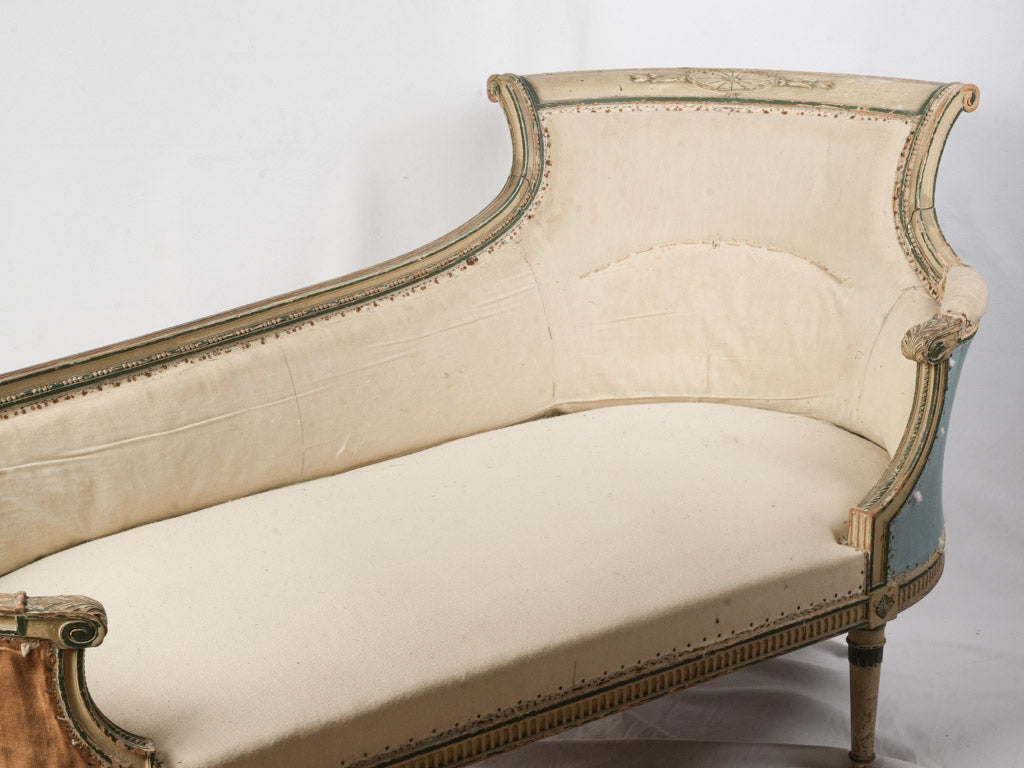 Antique painted finish méridienne