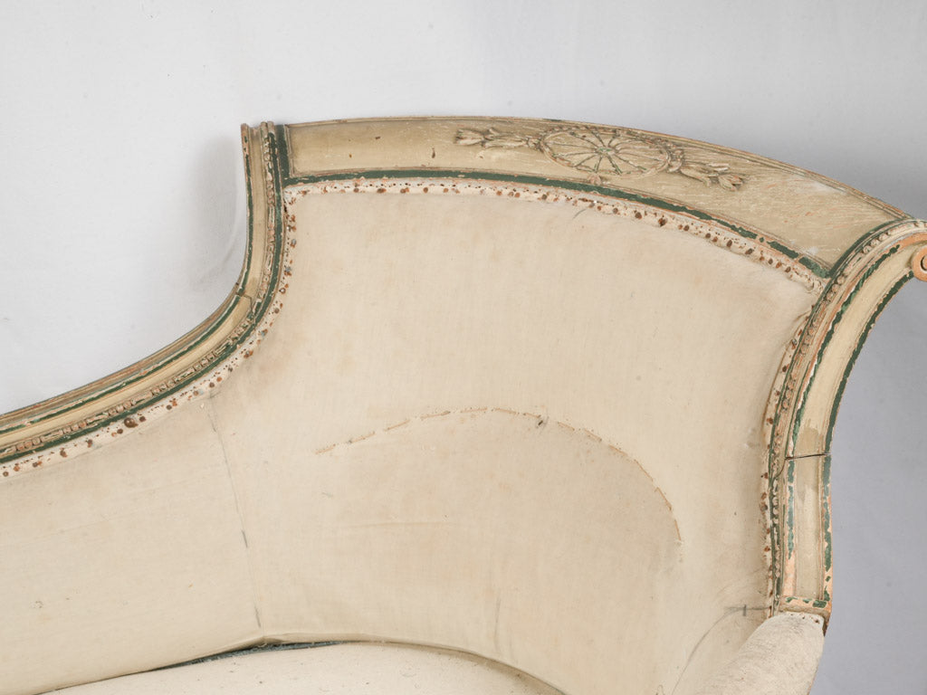 Asymmetric scrolling back banquette