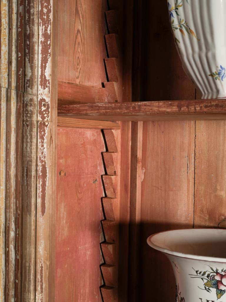 Fluted upright French display case