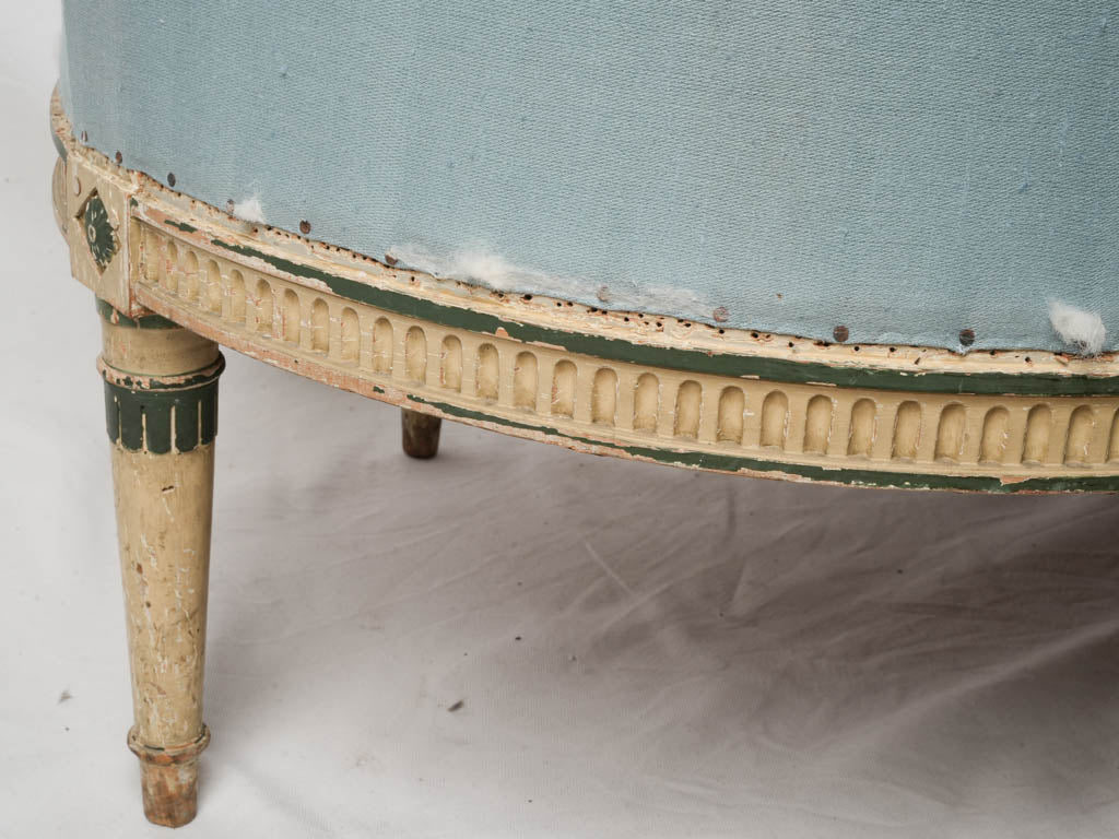 Beige and green rechampi banquette