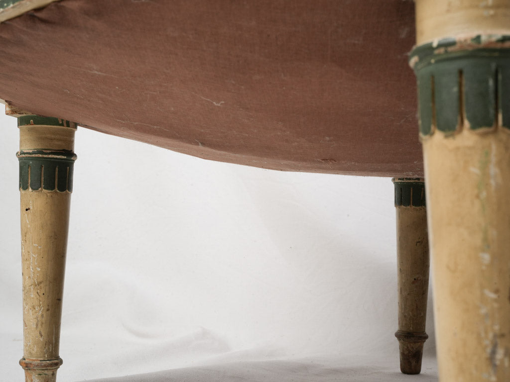 Austere neoclassical style méridienne