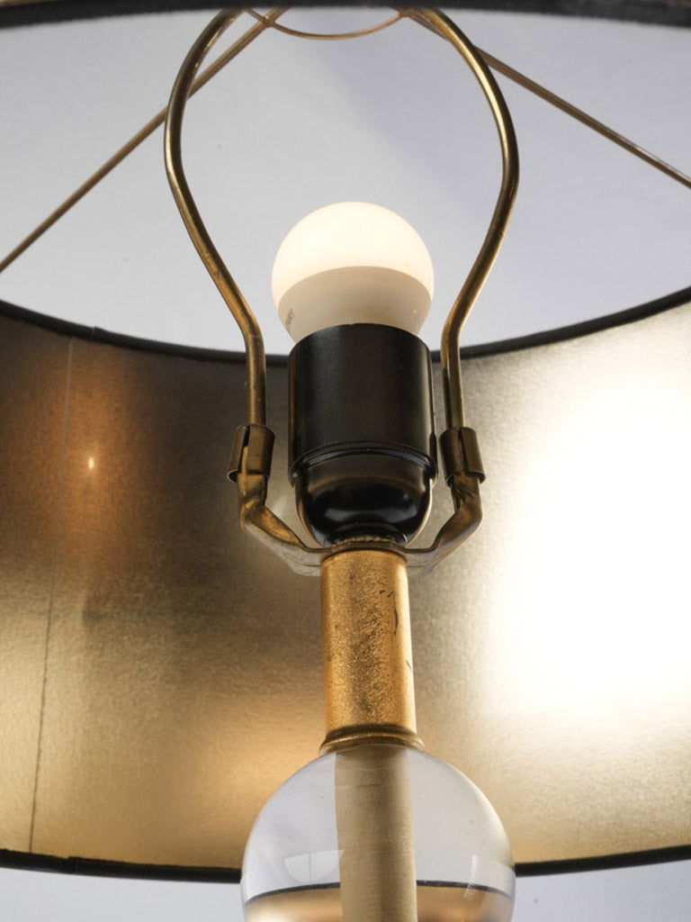 Geometric design table lamp