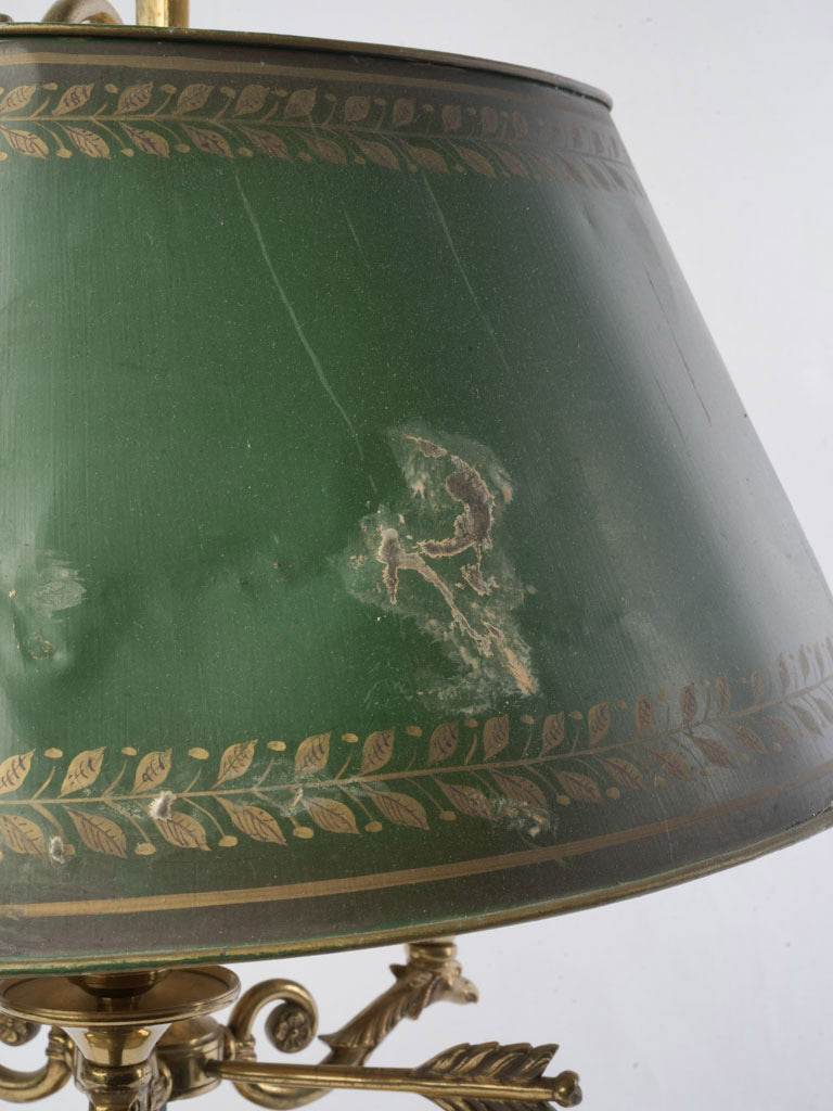 Sophisticated laurel band lamp
