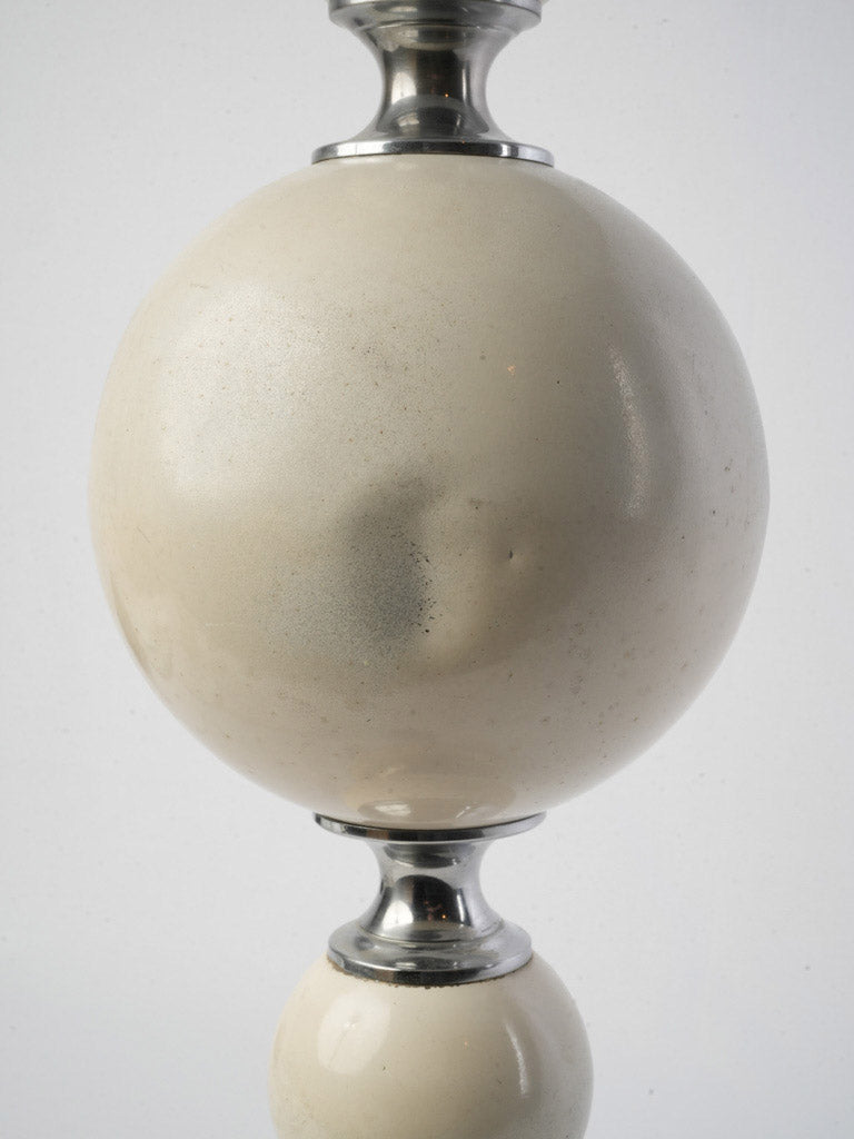 Cool metallic accents table lamp