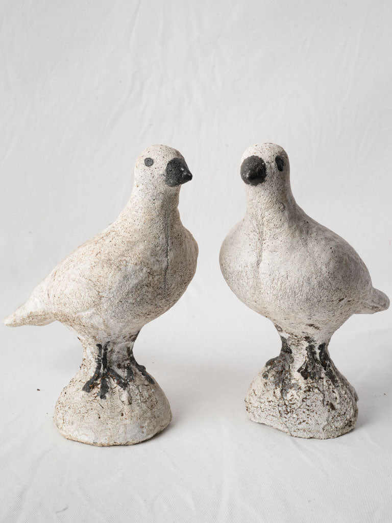 Rustic outdoor garden pigeon statues
