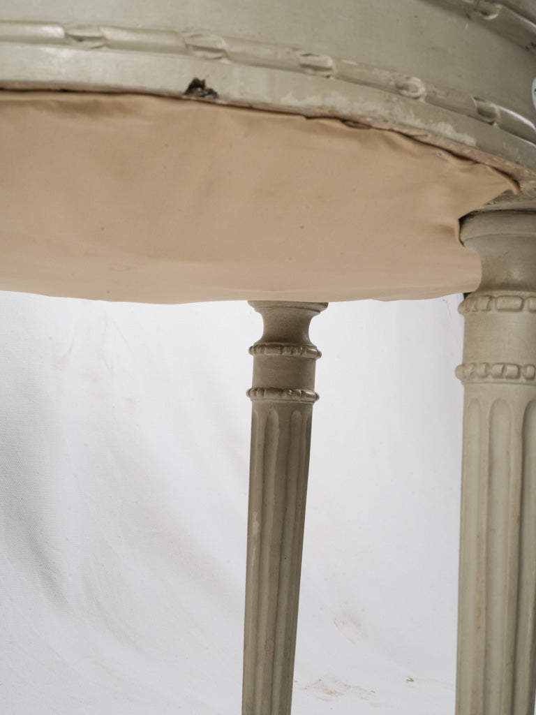 Historical ribbon motif stool