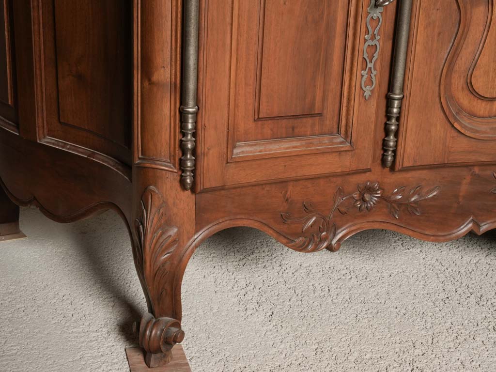 Timeless curved-panel sideboard