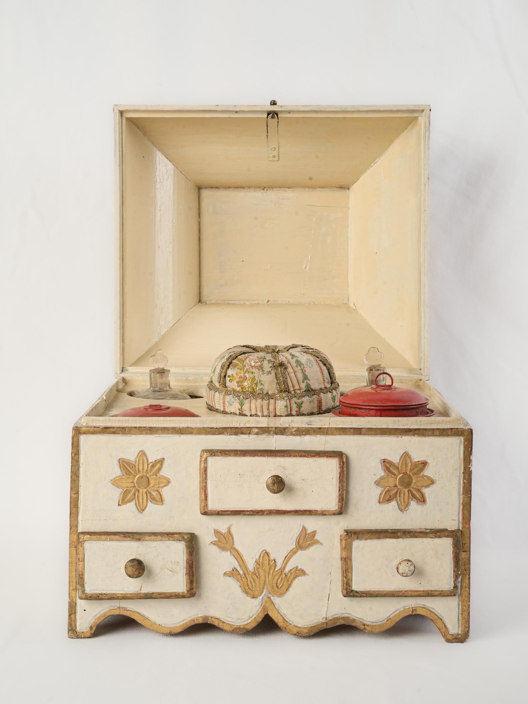 Rare and Exquisite Louis XVI Dressing Case - 12¼"
