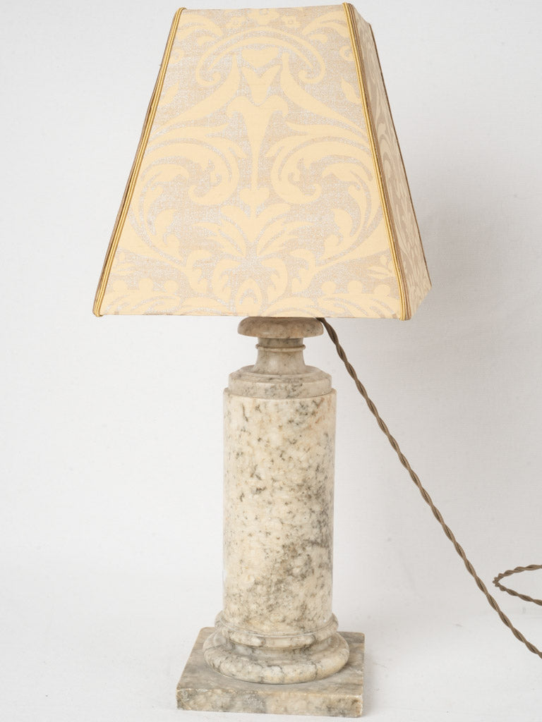 Elegant architectural column lighting fixture