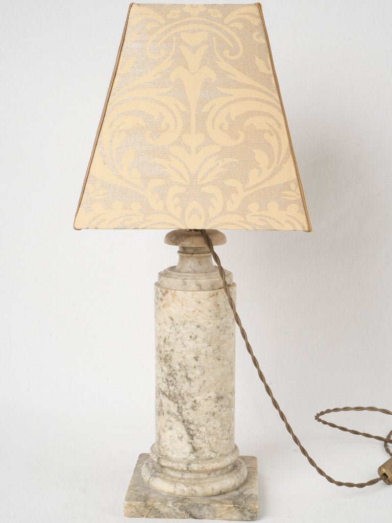 Sophisticated classical form lamp