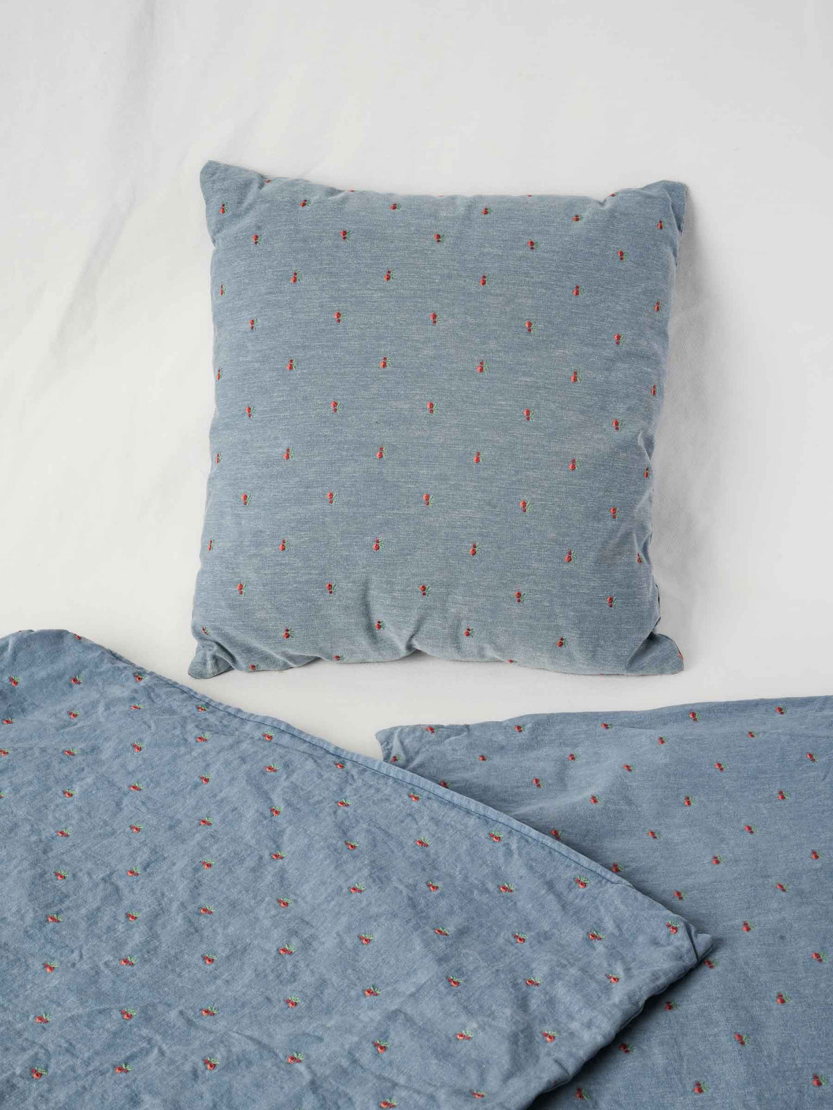 Understated Provençal cushion cover
