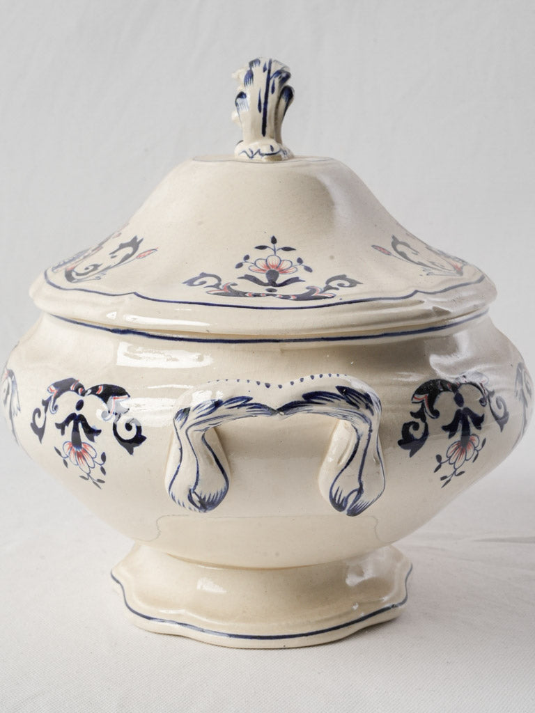 Cream-colored Rouennais pattern tureen