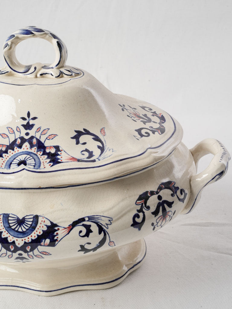 Timeless French decorative tureen