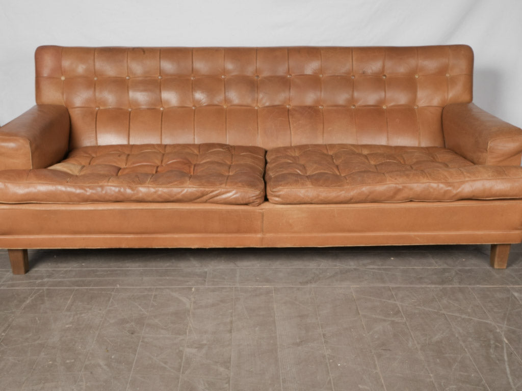 Casual yet sophisticated sofa allure