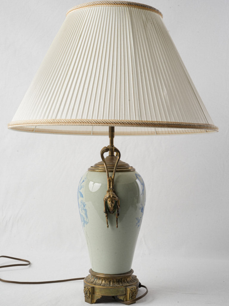 Classical urn-shaped lamp