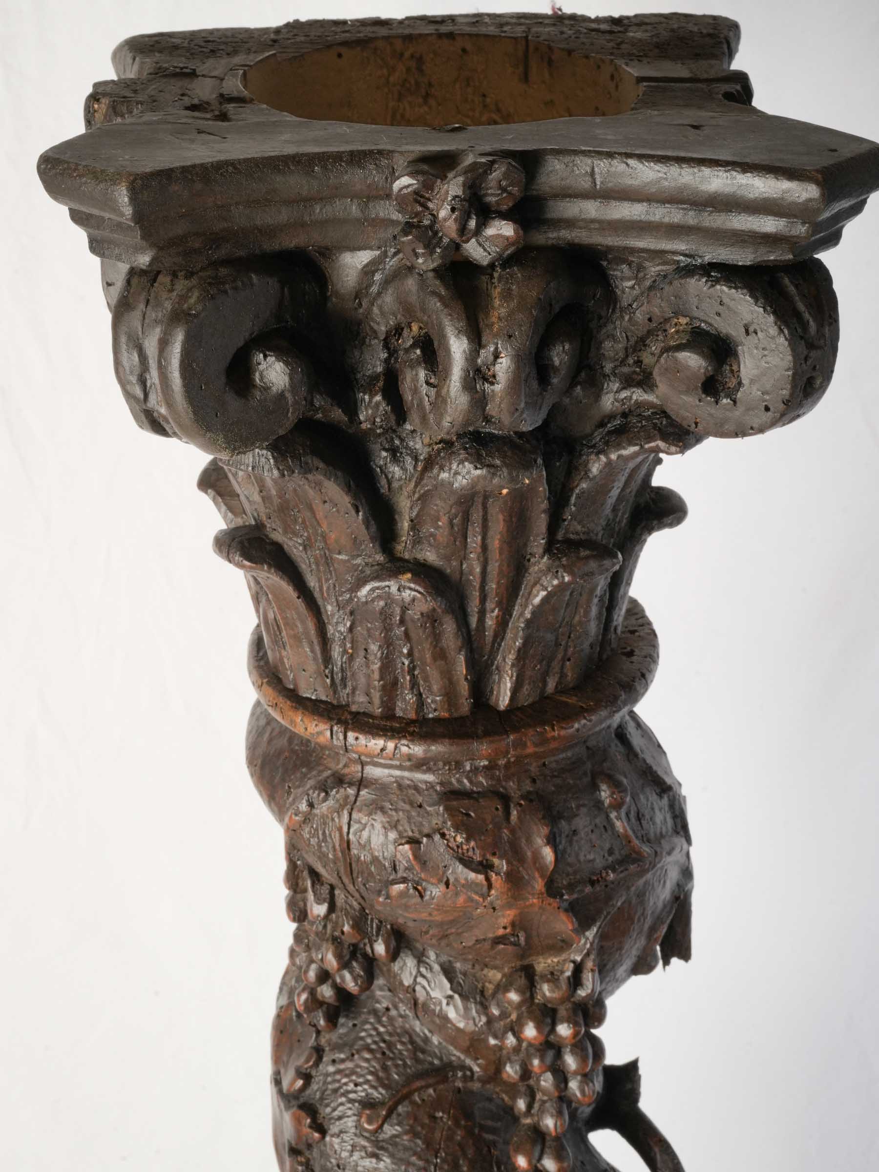 Dramatic vertical twisted columns