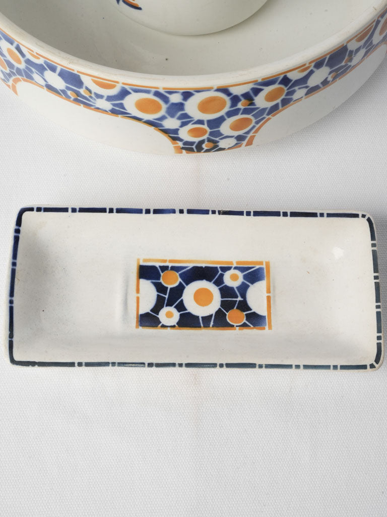 Colorful tin-glazed wash set