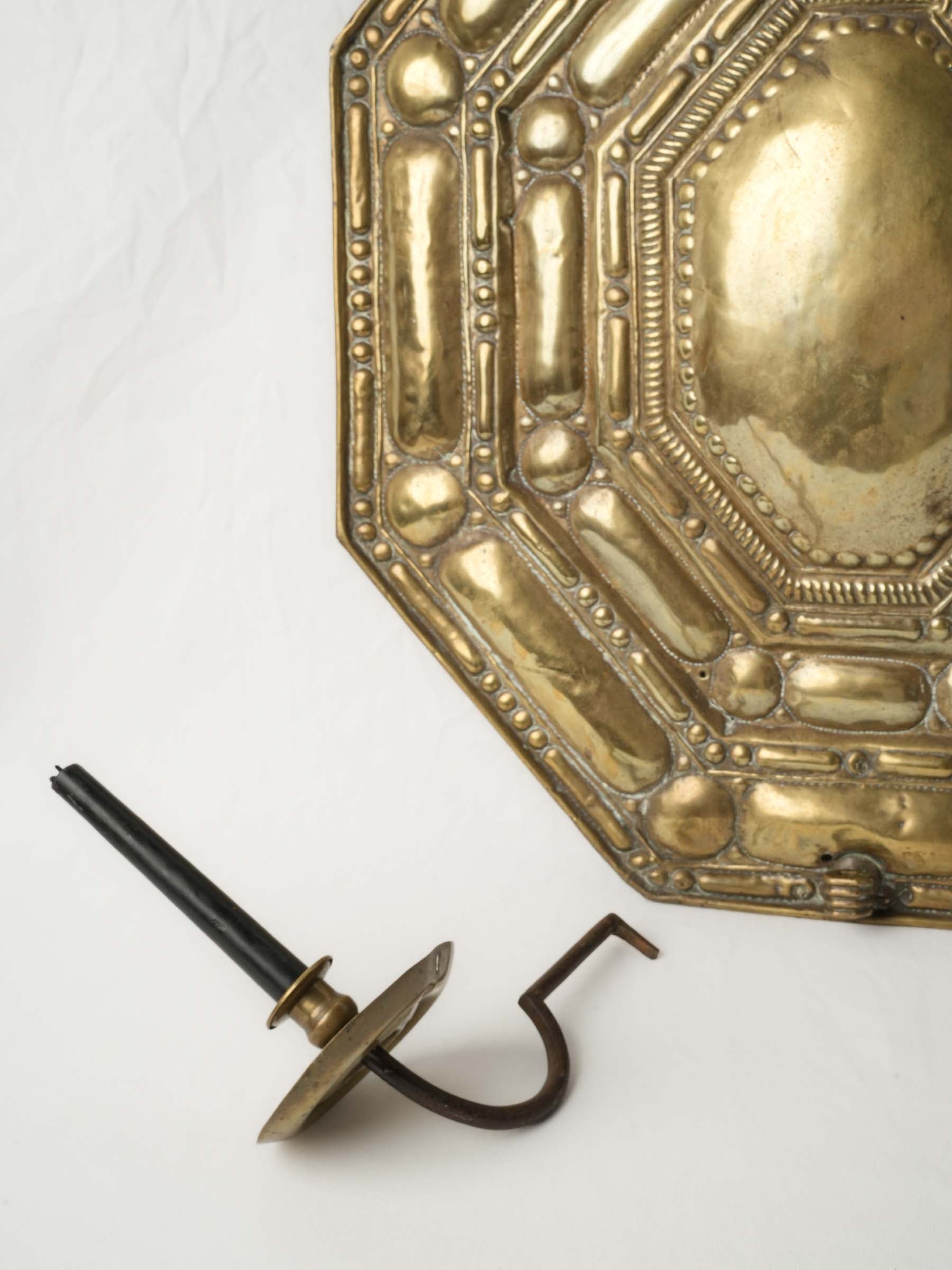 Large Dutch Repoussé Copper Candle Reflector, 17th Century - 25½" x 22½"