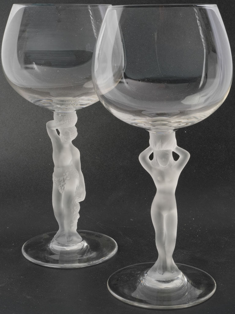 Sculptural balloon wine goblets