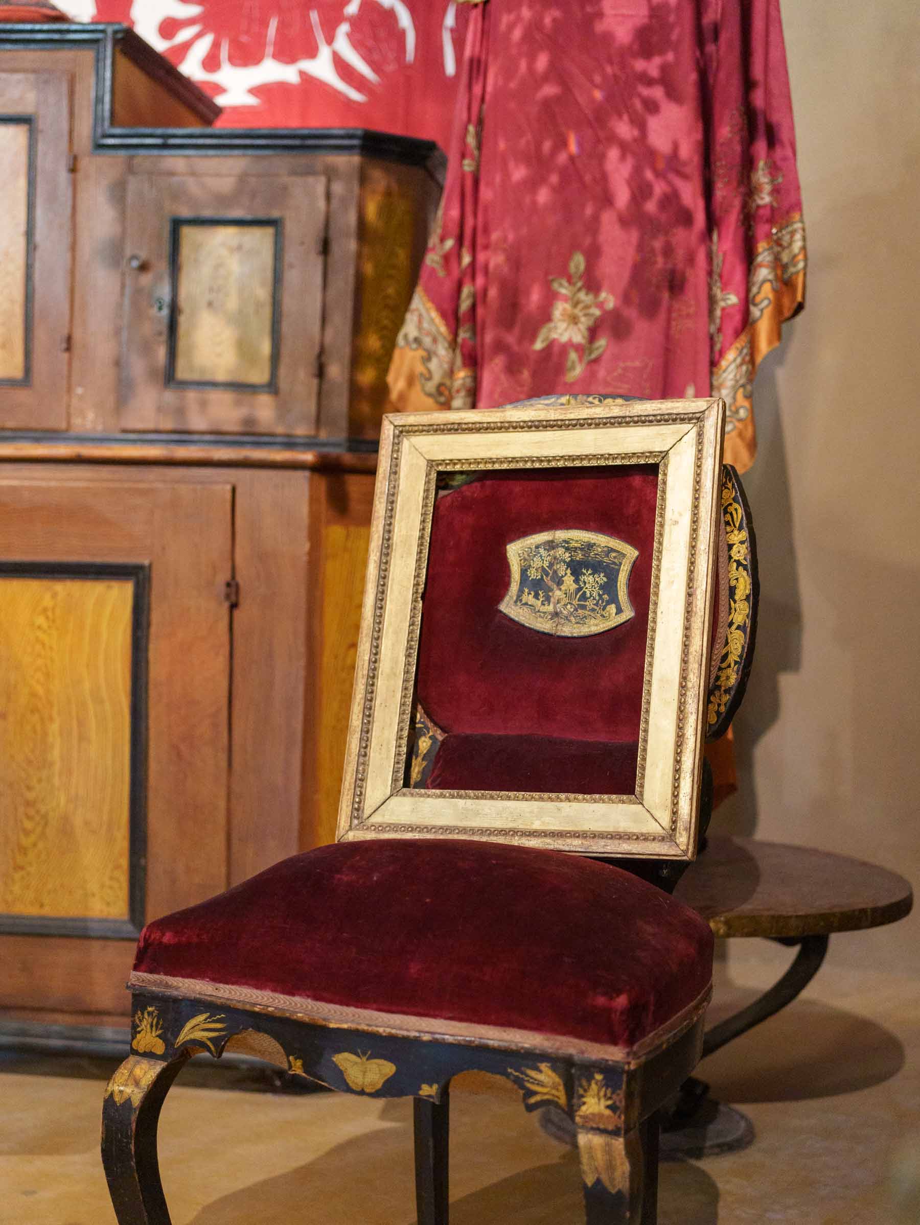 Small Louis XVI Period Gilt Oak Frame, circa 1770 - 19¼" x 15¼"