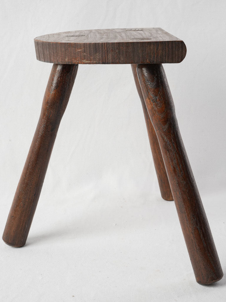 Authentic three-legged design