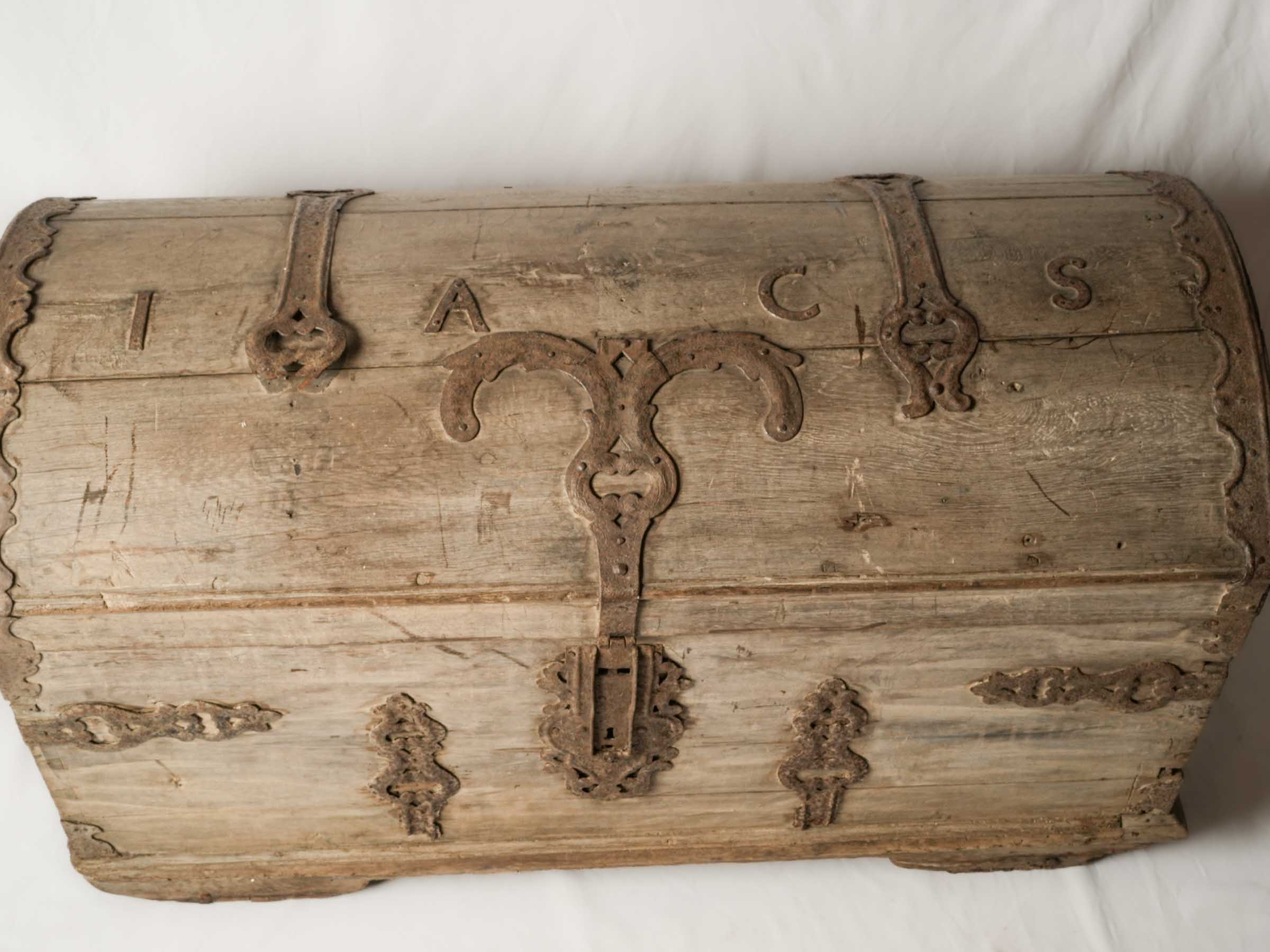 Elegant 18th-century iron-clad chest