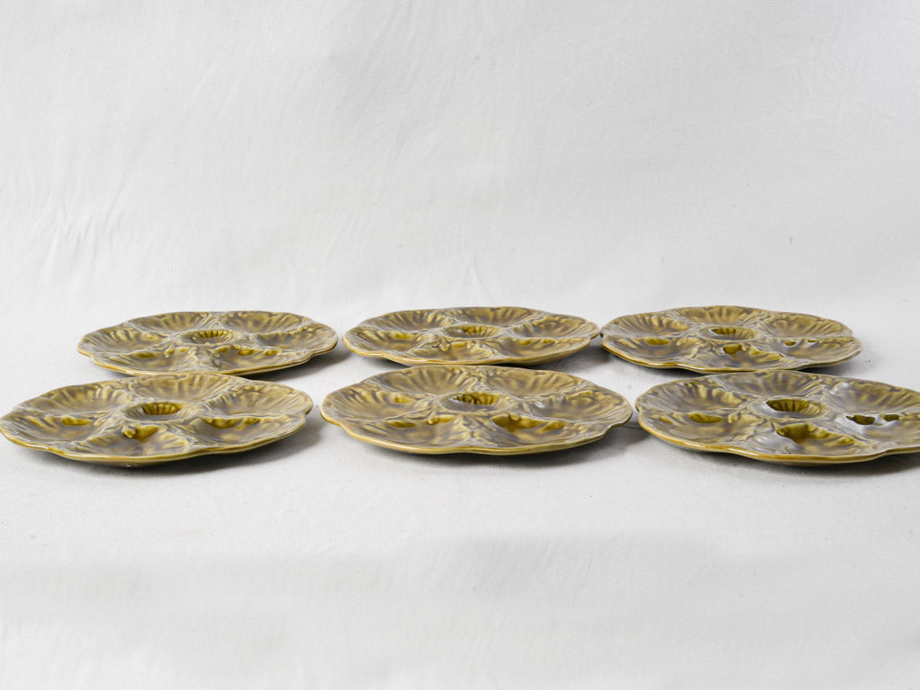 Collectible olive-green oyster settings