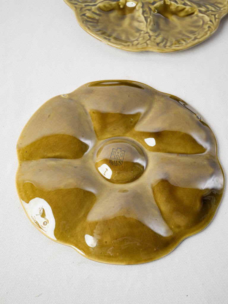 Classic petal-ridge French plates