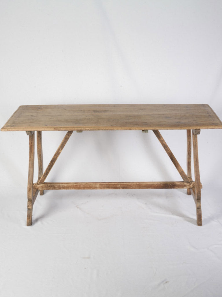 Pastel-hued Spanish fir table