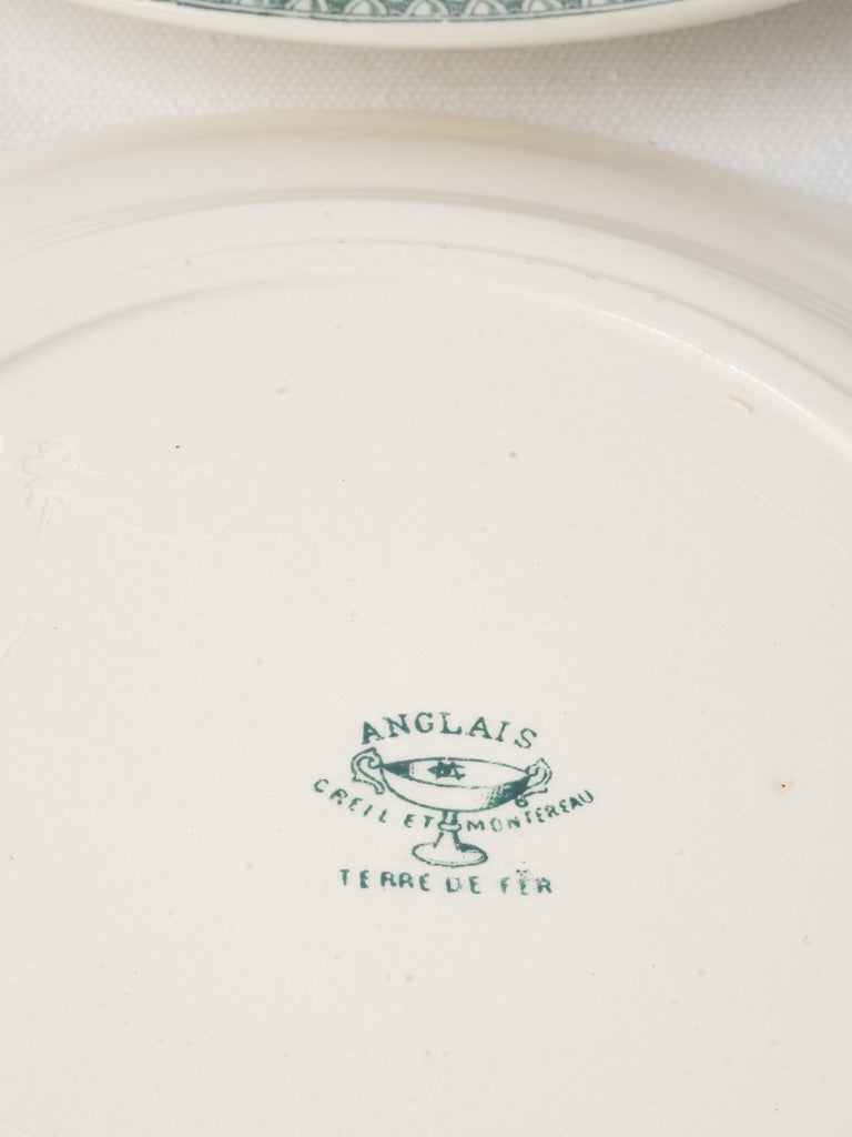 Sophisticated antique-style dining plates
