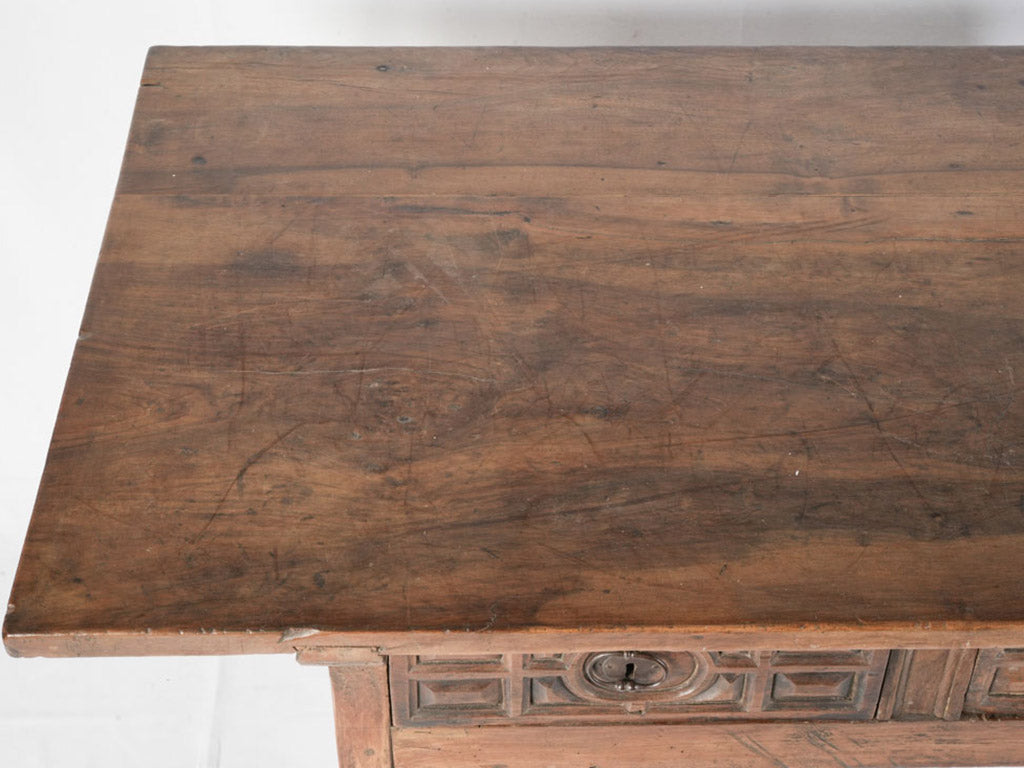 Understated traditional Spanish table