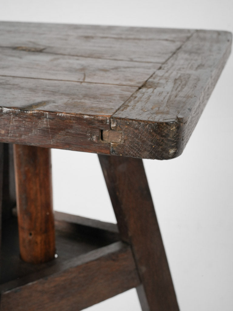 Timeless sculptor's wooden tripod