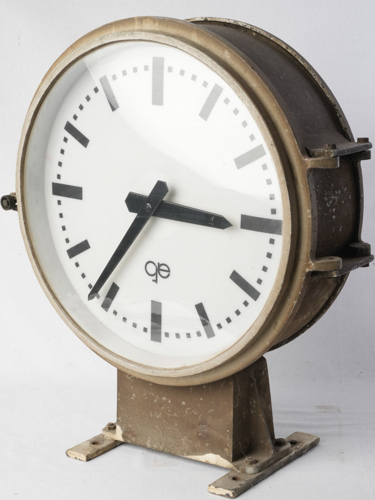 Translucent dial retro clock