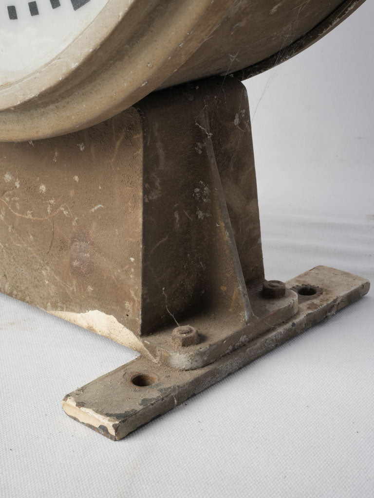 Bold black marker station clock