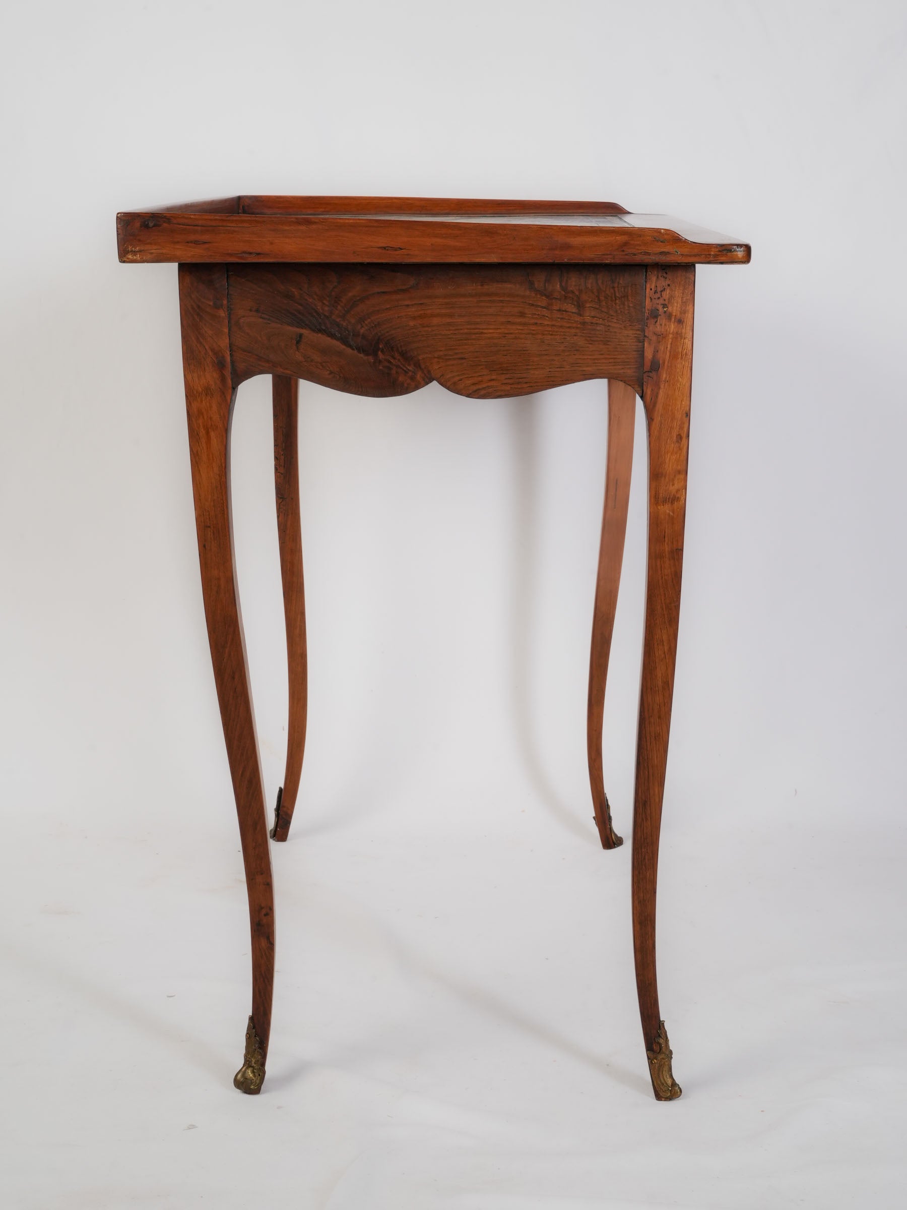 Slender cabriole legs writing table