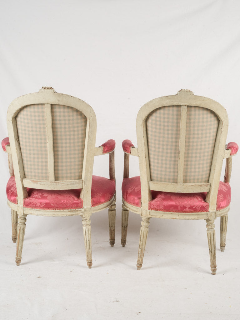 Refined fluted leg armchairs