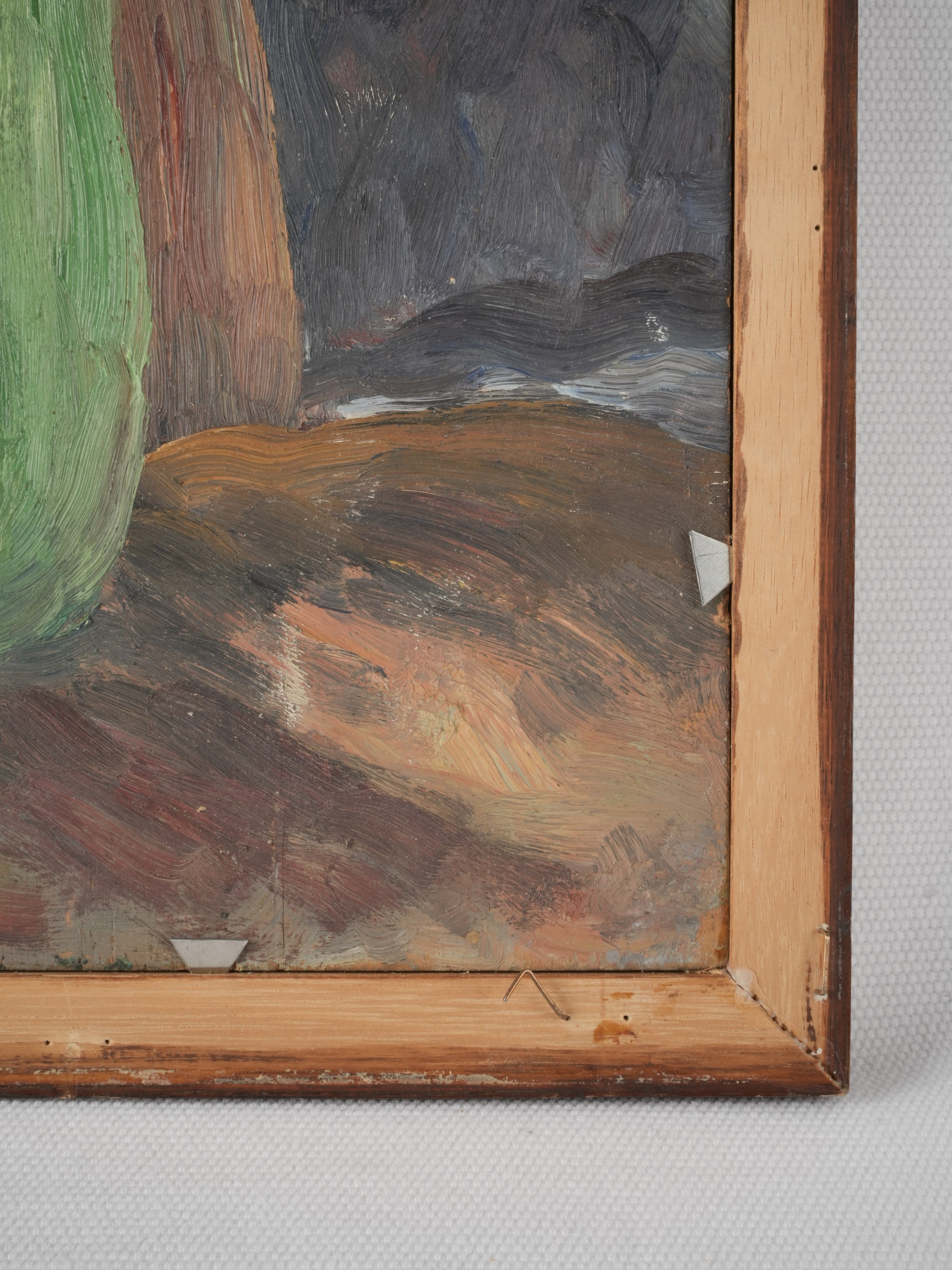 Artisanal blue-eyed woman painting
