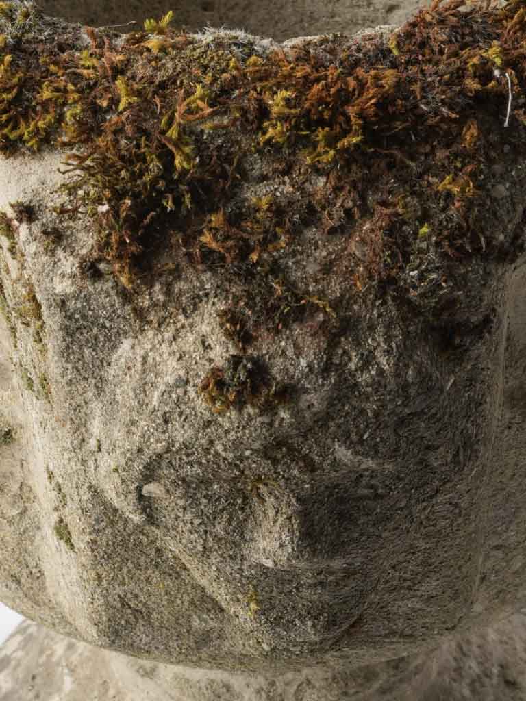 Gentle outdoor-used urn