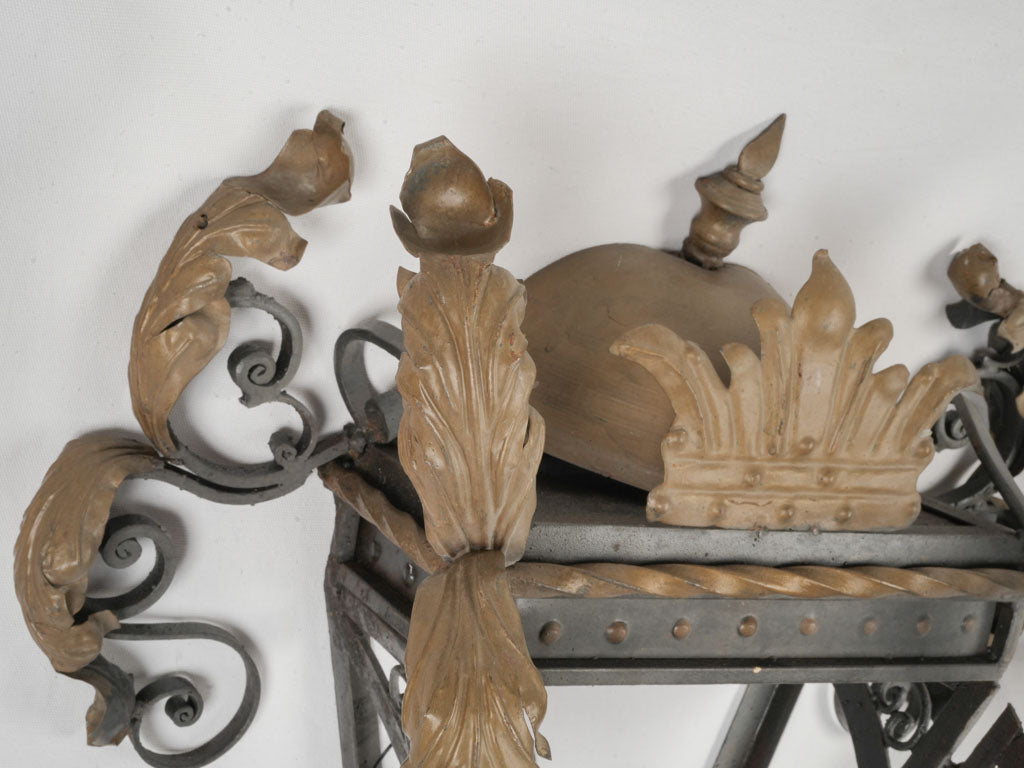 Luxurious gilt acanthus leaf sconces