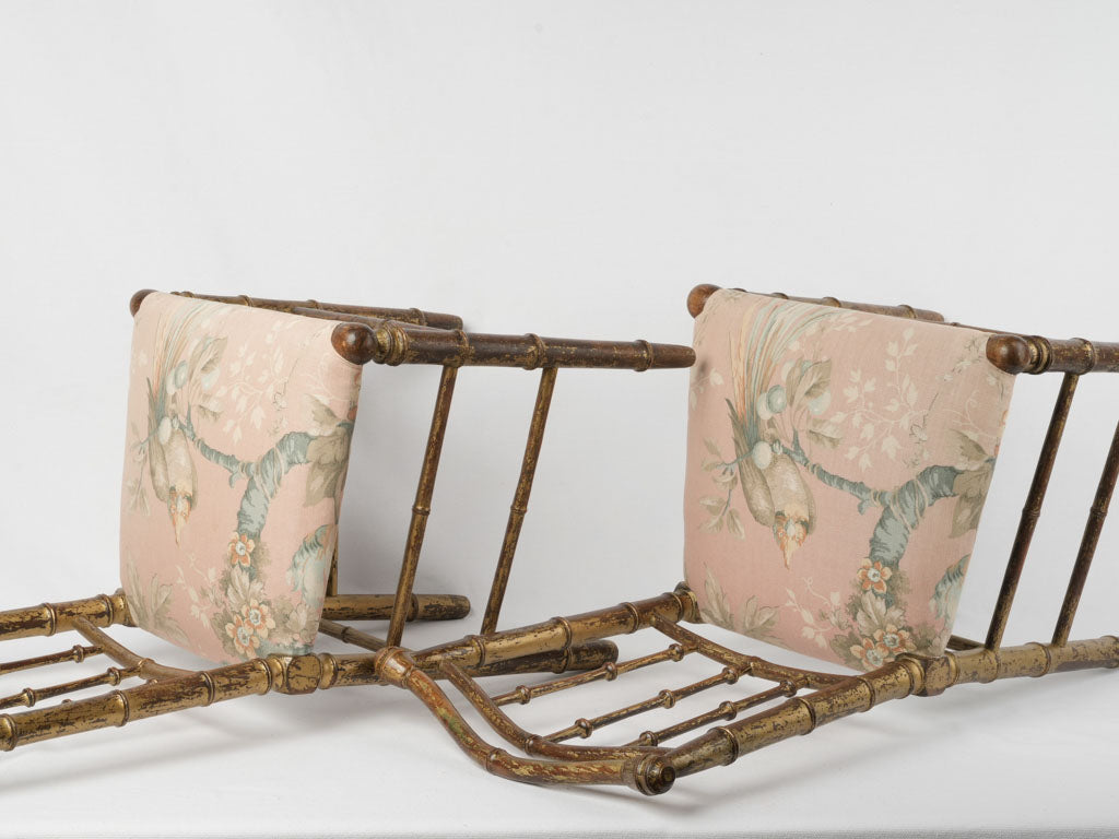 Ornamental parakeet-printed lounging seats